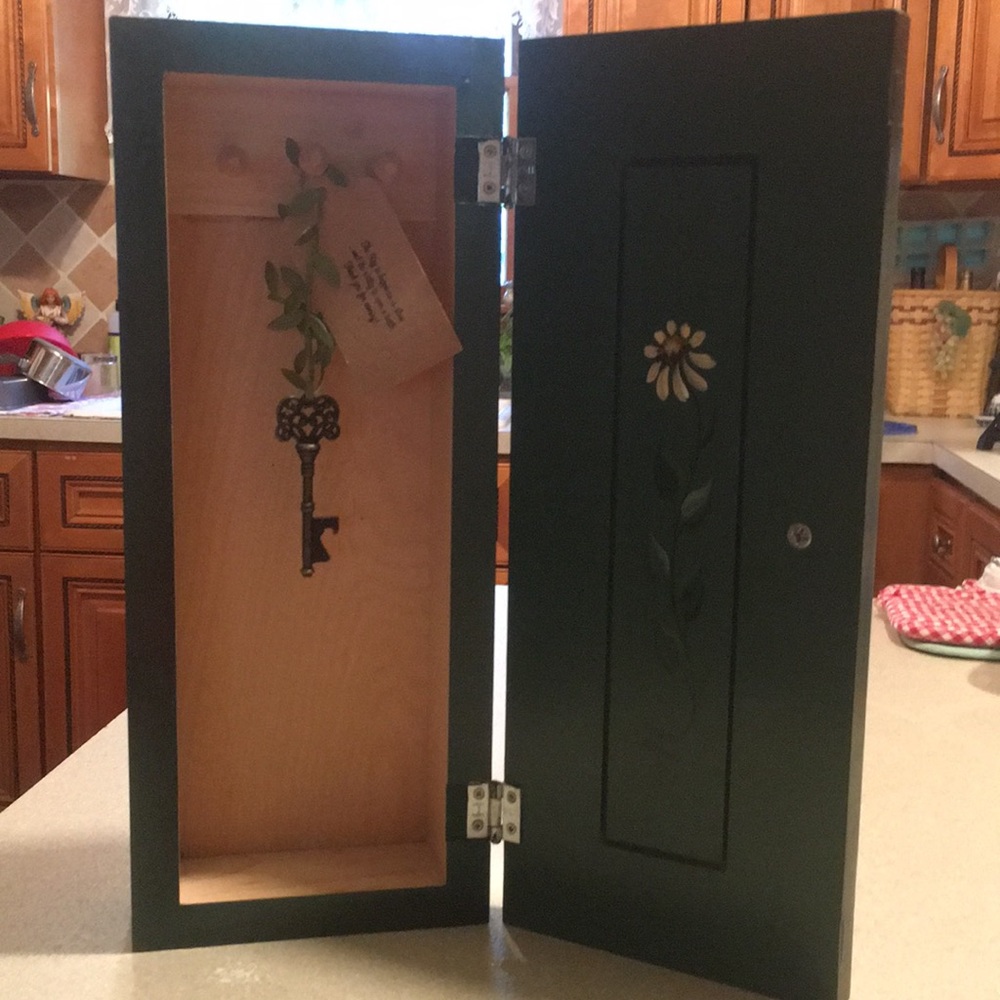 Gorgeous key box.